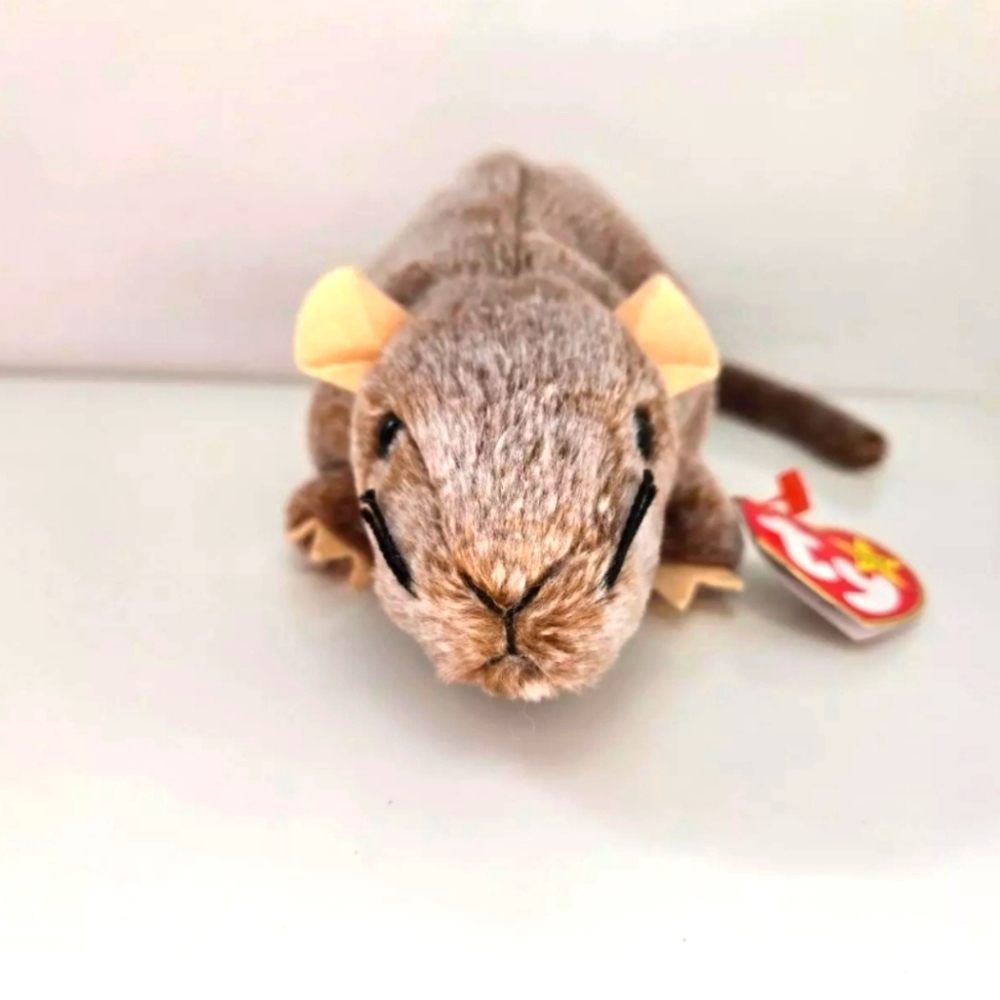 Ty Beanie Baby โTiptoeโ the Rat! (6 inch)